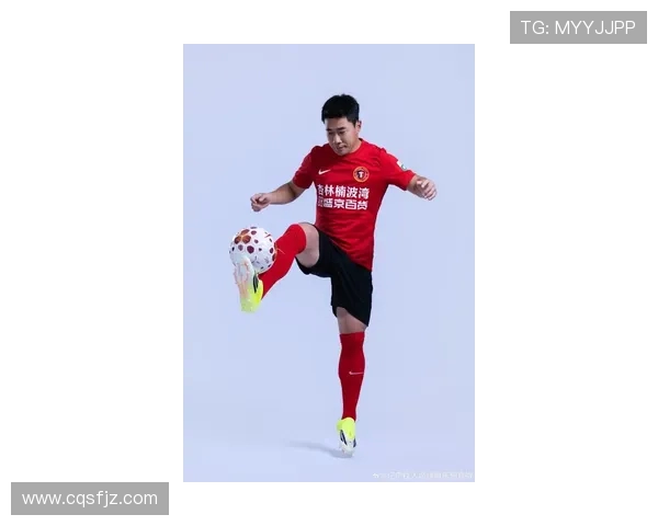 2026辽宁铁人中超元年助威围巾全新亮相引发球迷热烈关注与期待